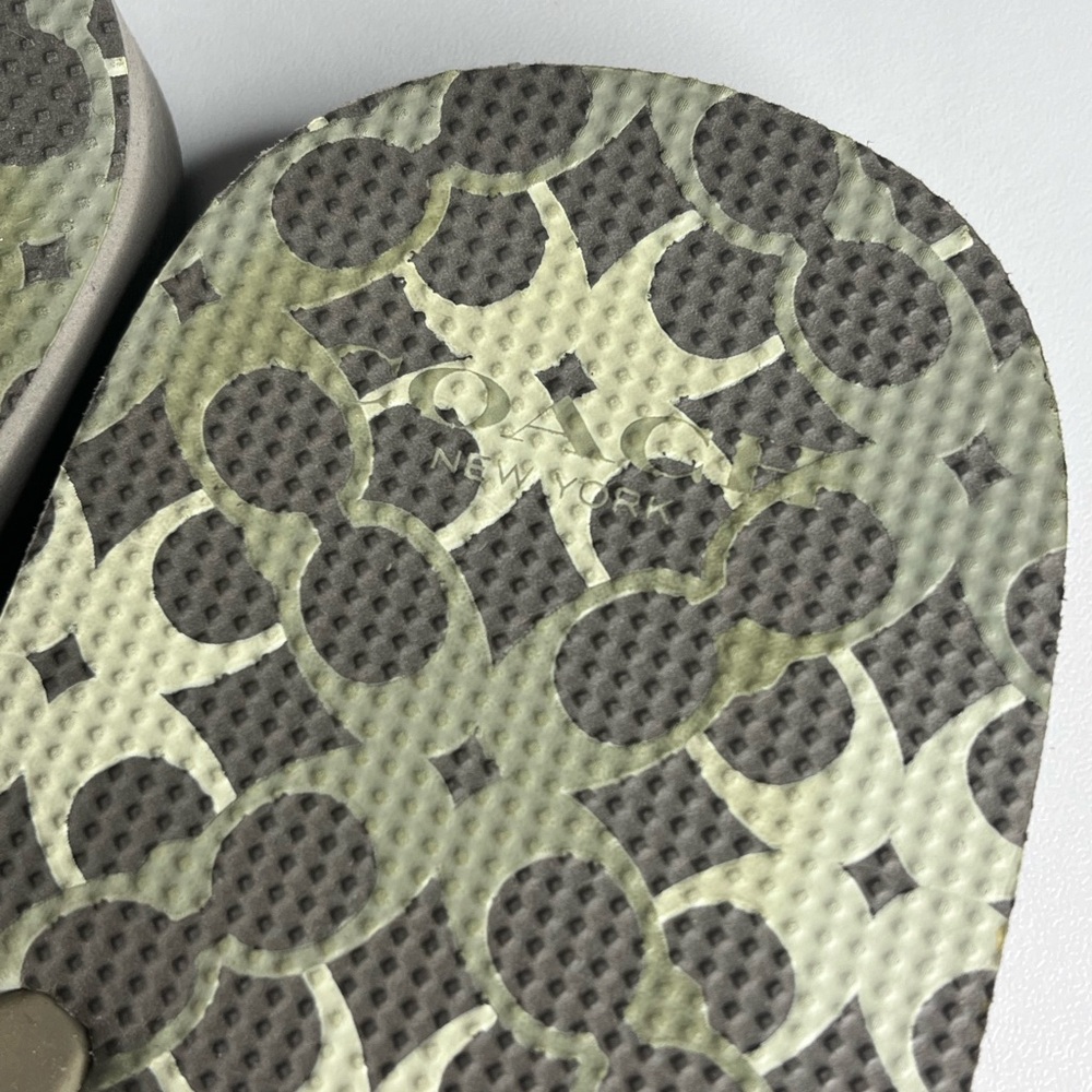 Coach Signature Logo Flip Flops Sandals Beige Brown Women’s Size 9-10 - Picture 3 of 4